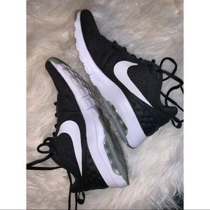 Nike Air women’s (worn ONCE!!)